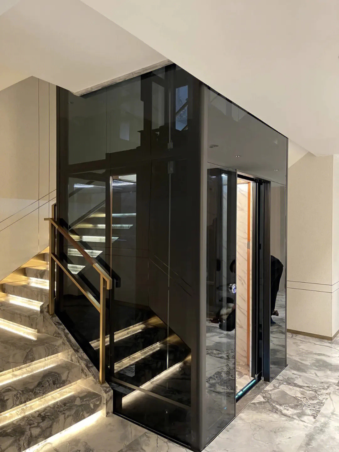 电梯2.jpg